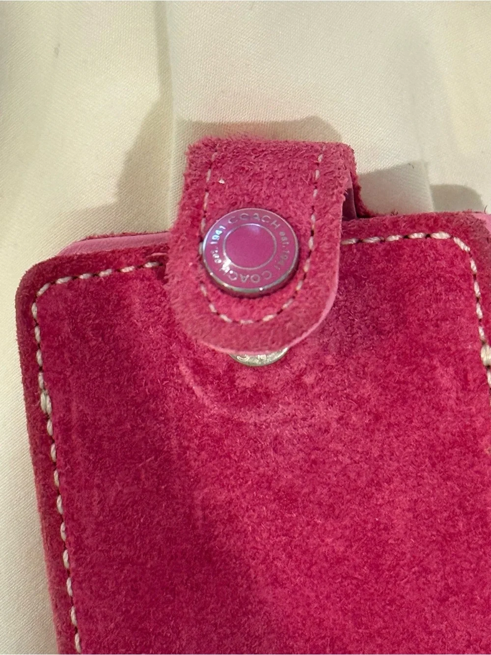 Y2k vintage Coach Pink Suede iPod Case with Heart ring